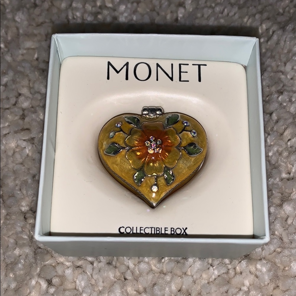 Monet Heart-Shaped Floral Pendant - Gold and Orange